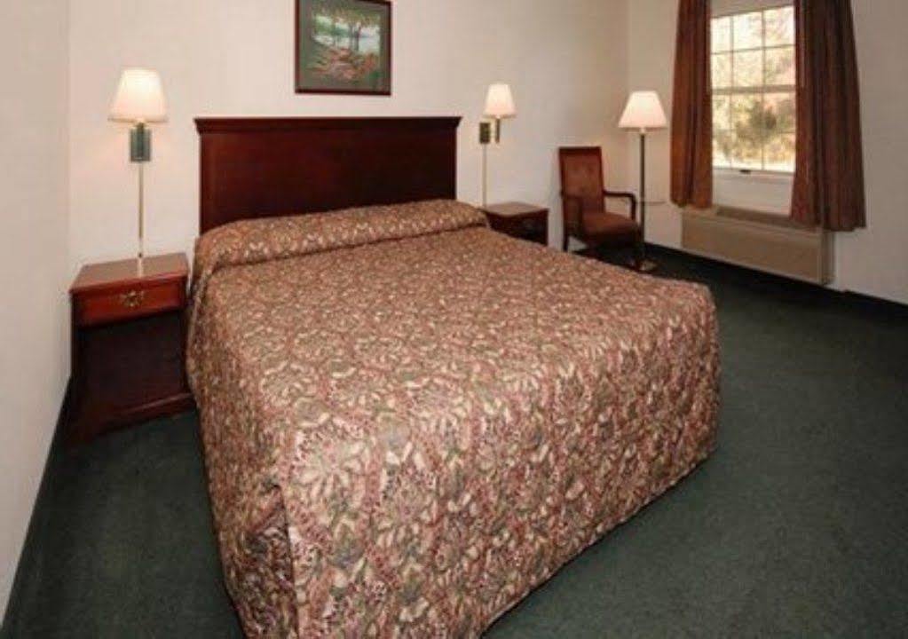 Econo Lodge Crystal Coast Моргед-Сіті Екстер'єр фото
